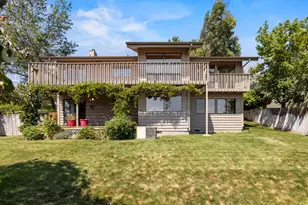 1620 Ridgecrest Dr, Klamath Falls, OR 97601 - Photo 1