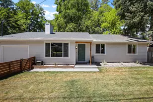 1058 SE Clarey Ave, Grants Pass, OR 97526 - Photo 1