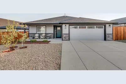 694 Nottingham Terrace, Eagle Point, OR 97524 - Photo 1