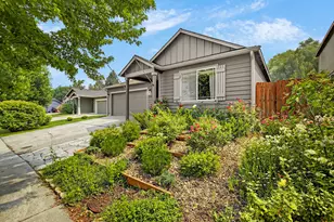 2858 SW Deschutes Dr, Redmond, OR 97756 - Photo 1