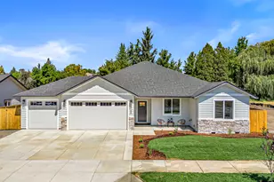 2785 Roberts Rd, Medford, OR 97504 - Photo 1