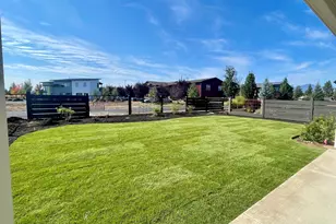 411 E Diamond Peak Ave, Sisters, OR 97759 - Photo 1
