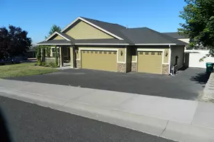 2728 Sierra Heights Dr, Klamath Falls, OR 97603 - Photo 1