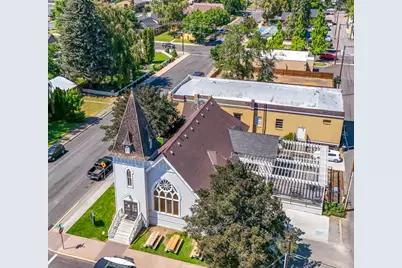 641 SW Cascade Avenue, Redmond, OR 97756 - Photo 1