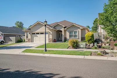 3735 Arizona Drive, Medford, OR 97504 - Photo 1