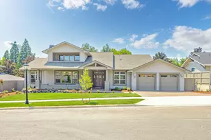 526 Autumn Hls Dr, Medford, OR 97504 - Photo 1