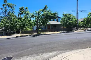 996 Spring Way, Ashland, OR 97520 - Photo 1