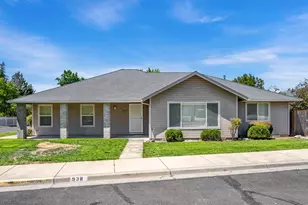 938 SW Princess Cir, Grants Pass, OR 97527 - Photo 1