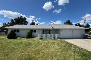 3101 NE Tennessee Ln, Prineville, OR 97754 - Photo 1