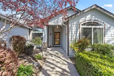 978 Newcastle Street, Medford, OR 97501 - Photo 1