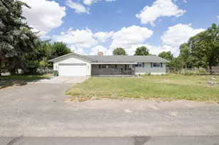 415 9th St, Metolius, OR 97741 - Photo 1