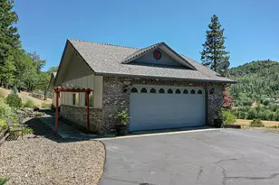 24 Quail Run Dr, Shady Cove, OR 97539 - Photo 1