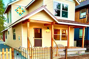 347 W Jefferson Ave, Sisters, OR 97759 - Photo 1