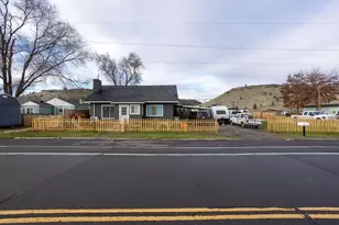 12 SW 2nd St, Madras, OR 97741 - Photo 1