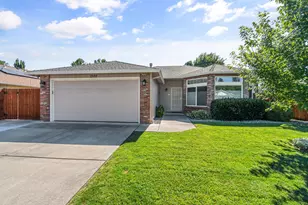 1907 Layla Dr, Medford, OR 97501 - Photo 1