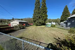 1807 Crescent Ave, Klamath Falls, OR 97601 - Photo 1