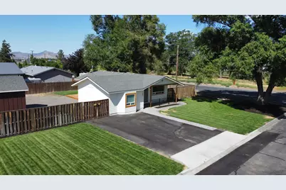 107 NW Fir Avenue, Redmond, OR 97756 - Photo 1