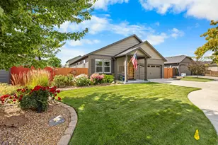 3124 SW Cascade Ave, Redmond, OR 97756 - Photo 1