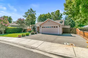 1612 Inverness Dr, Medford, OR 97504 - Photo 1