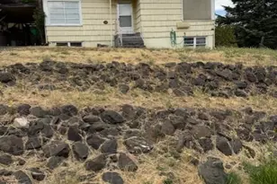 605 Liberty St, Ashland, OR 97520 - Photo 1