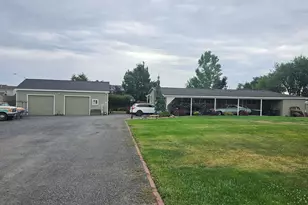 318 NW Birch Ln, Madras, OR 97741 - Photo 1