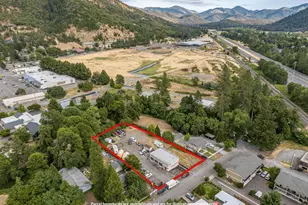 202 Park St, Rogue River, OR 97537 - Photo 1