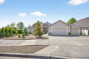 362 Leandra Ln, Eagle Point, OR 97524 - Photo 1