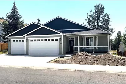 5078 Cherry Blossom Lane, Klamath Falls, OR 97601 - Photo 1