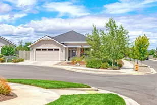 106 Connecticut Ct, Medford, OR 97504 - Photo 1