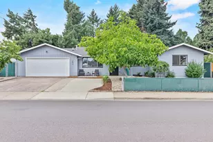 1430 S Oakdale Ave, Medford, OR 97501 - Photo 1