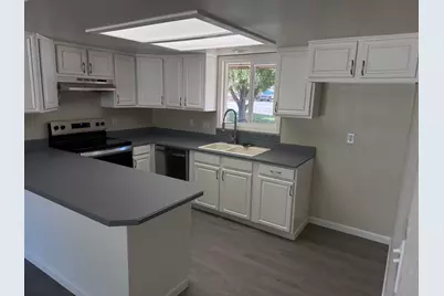 2660 Hawaiian Avenue, Medford, OR 97504 - Photo 1