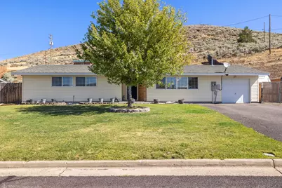 10047 Westbrook Drive, Klamath Falls, OR 97603 - Photo 1