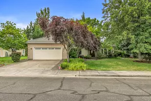 135 Princeville Dr, Eagle Point, OR 97524 - Photo 1