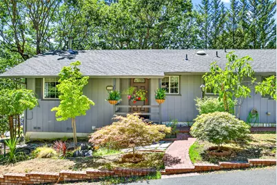 1614 NE Hillcrest Drive, Grants Pass, OR 97526 - Photo 1