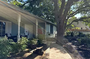 2233 Oakwood Dr, Medford, OR 97504 - Photo 1