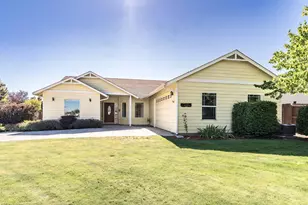 3015 NW 19th St, Redmond, OR 97756 - Photo 1