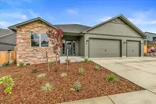 3317 Tree Top Dr, Medford, OR 97504 - Photo 1