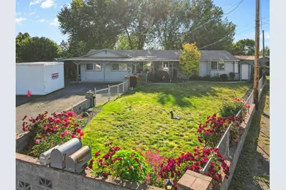 916 Chestnut Street, Medford, OR 97501 - Photo 1