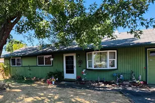 255 Pawnee St, Medford, OR 97501 - Photo 1