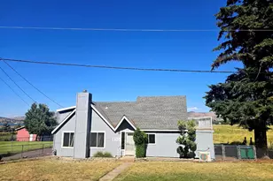 1390 Lakeshore Dr, Klamath Falls, OR 97601 - Photo 1