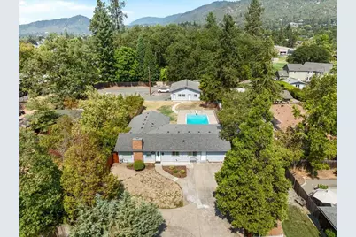 935 NE Wesley Lane, Grants Pass, OR 97526 - Photo 1