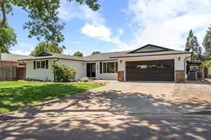 209 Donna Way, Central Point, OR 97502 - Photo 1