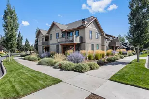 390 S Pine Meadow St, Sisters, OR 97759 - Photo 1