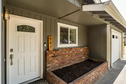 742 SE Sun Lane, Bend, OR 97702 - Photo 1