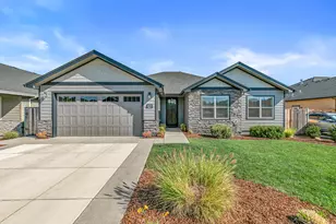 3275 Fallen Oak Dr, Medford, OR 97504 - Photo 1