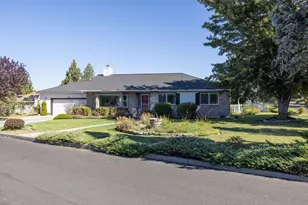 2114 NW Canyon Dr, Redmond, OR 97756 - Photo 1