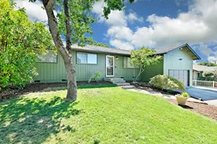 1536 Cambridge Cir, Medford, OR 97504 - Photo 1