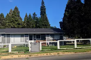 310 NW Booth St, Grants Pass, OR 97526 - Photo 1