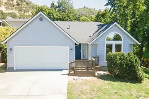 831 NE Piedmont Ave, Grants Pass, OR 97526 - Photo 1