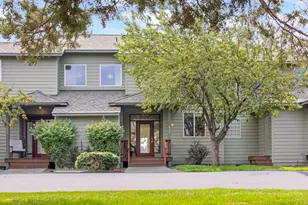 987 Golden Pheasant Dr, Redmond, OR 97756 - Photo 1